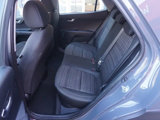 Kia Stonic 1,25 MPI ISG Silber