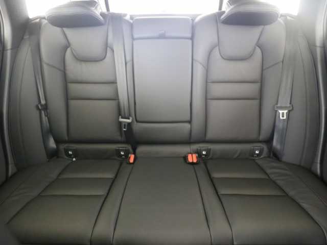 Volvo V60 AWD Dark Plus T6