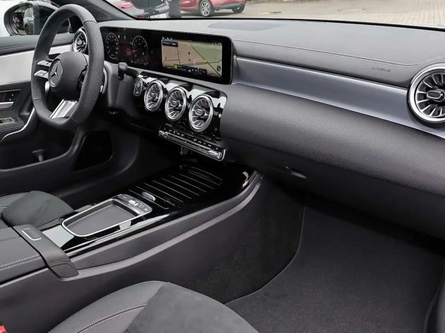 Mercedes-Benz CLA 180 AMG Line Coupé