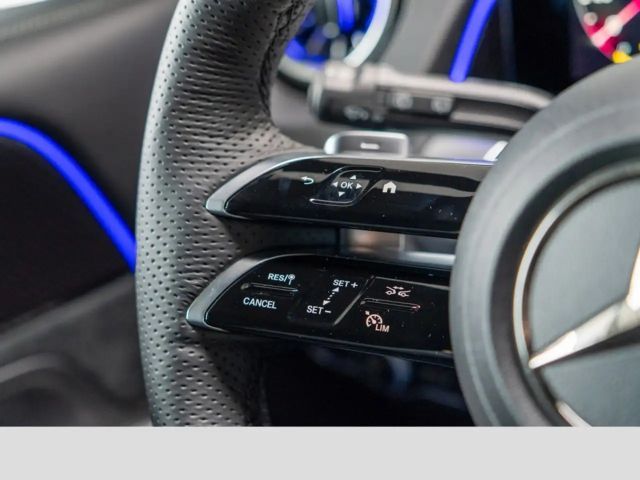 Mercedes-Benz GLB 180 ACC AUT Kam. KlimaA LED LM Navi PDC SHZ