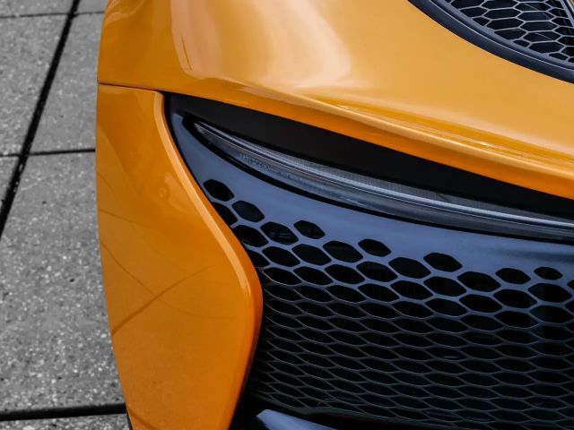 McLaren Artura Spider