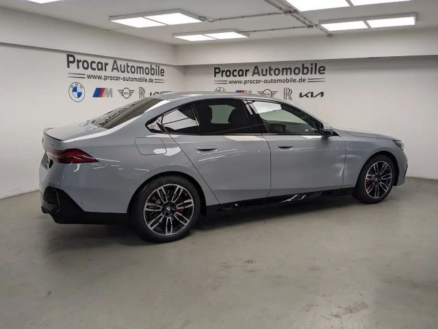 BMW 520 520d M-Sport Sedan