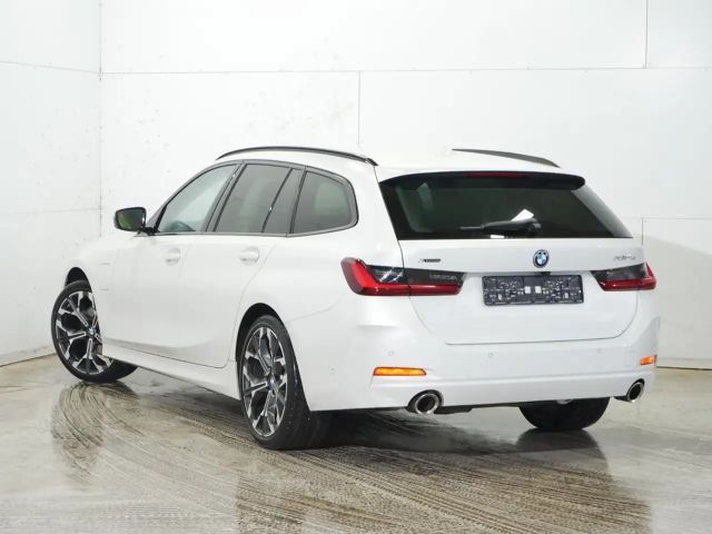 BMW 330 330e Touring xDrive