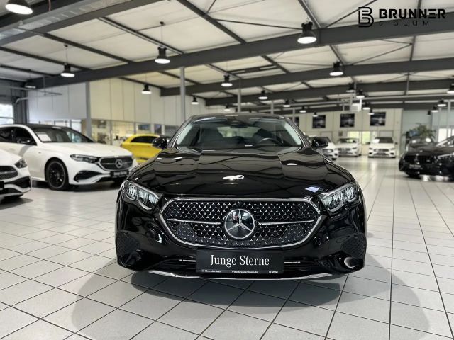 Mercedes-Benz E 200 AVANTGARDE Sedan