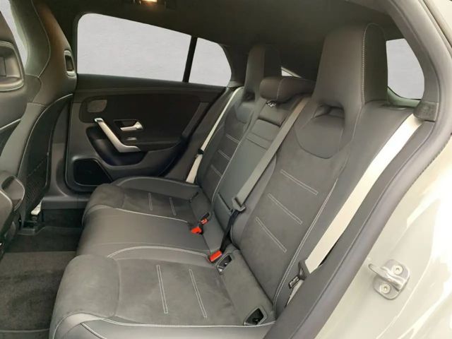 Mercedes-Benz CLA 200 CLA