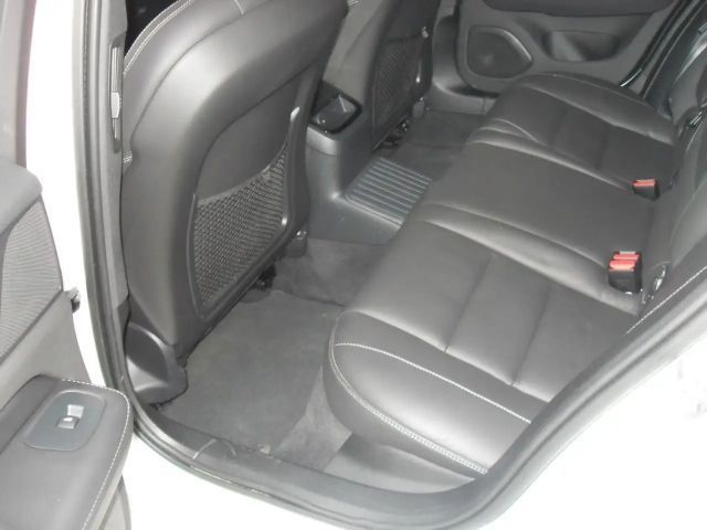 Volvo V60 AWD R-Design T8