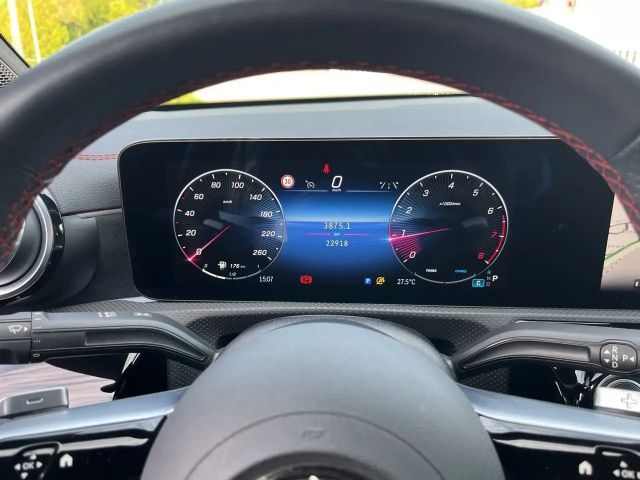 Mercedes-Benz CLA 180 AMG Line Coupé