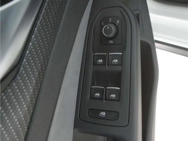 Volkswagen Golf 1.5 eTSI DSG R-Line Variant