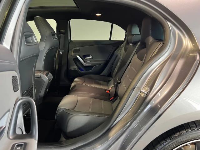 Mercedes-Benz A 250 A 250 e AMG Line