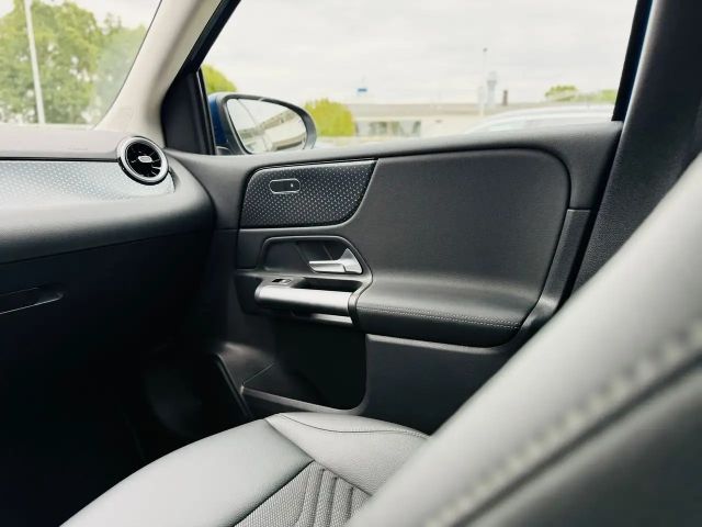 Mercedes-Benz B 200 Progressive Sedan