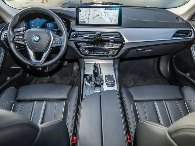 BMW 530 530d Luxury Line Sedan xDrive