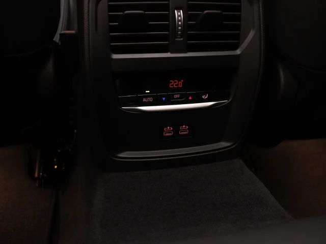 BMW 320 320i M-Sport Sedan