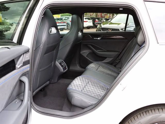 Volkswagen Passat DSG R-Line eHybrid