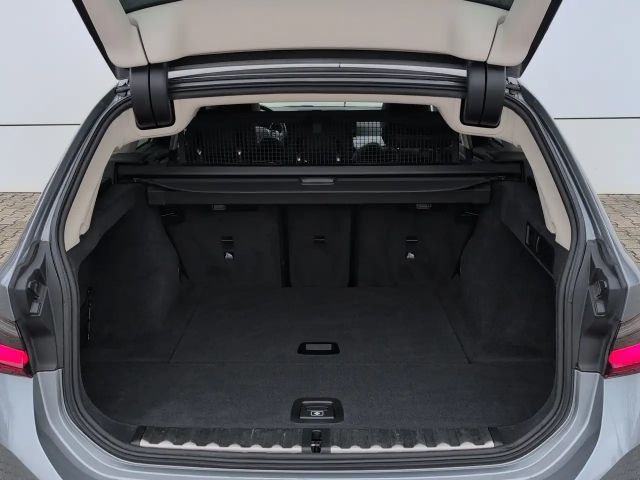 BMW 330 330i Touring xDrive