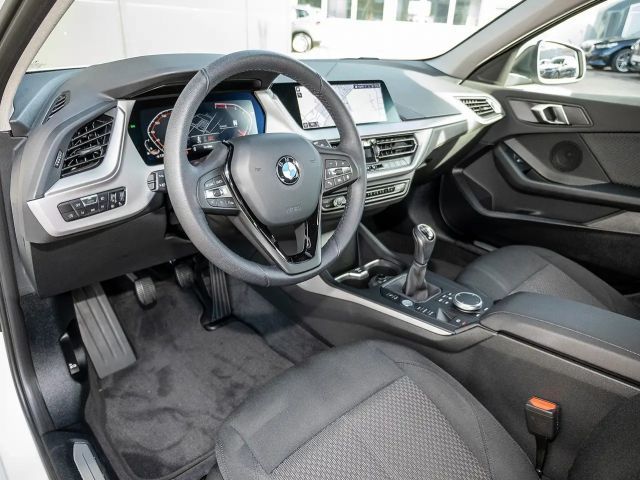 BMW 118 118i 5-deurs Sedan