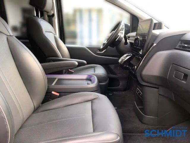 Hyundai Staria Signature