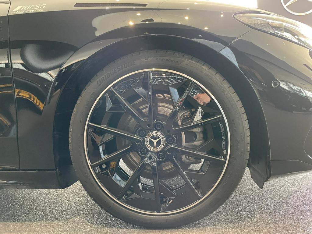 Mercedes-Benz CLA 200 AMG Line