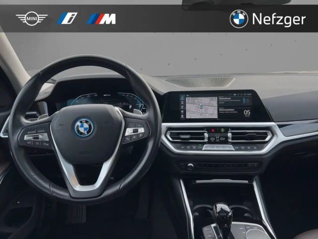 BMW 330 330e Sedan Sport Line xDrive