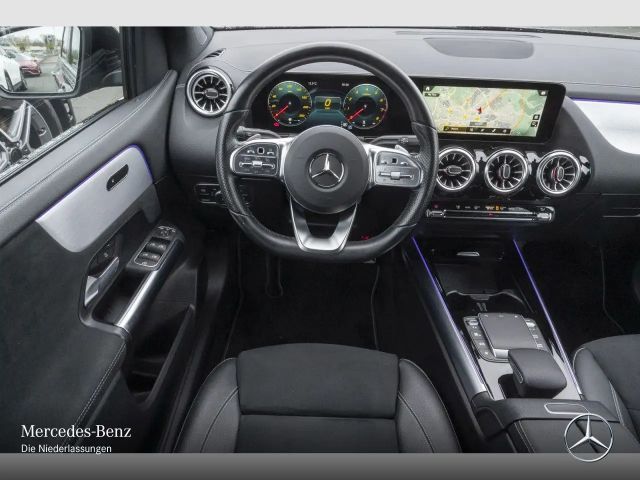 Mercedes-Benz B 180 AMG Line Sedan