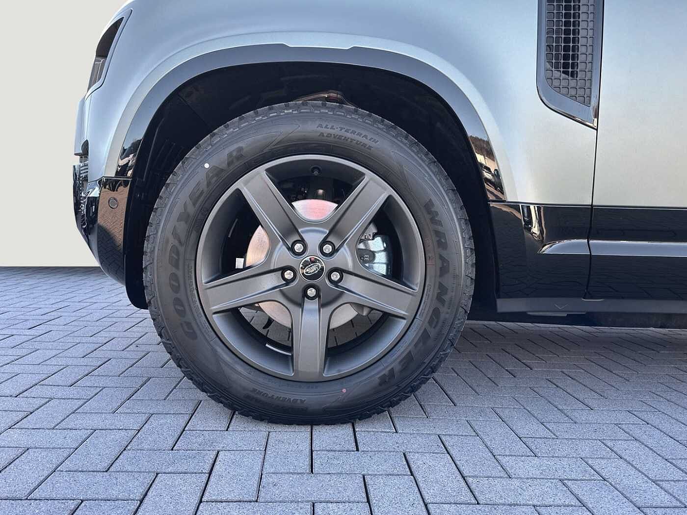 Land Rover Defender 110 Dynamic SE