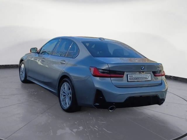 BMW 320 320i M-Sport Sedan