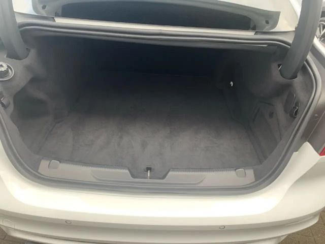 Jaguar XE R-Dynamic S