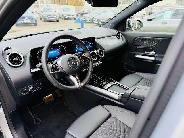 Mercedes-Benz GLA 200 Progressive Sedan