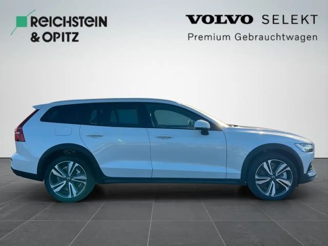 Volvo V60 Cross Country AWD Plus