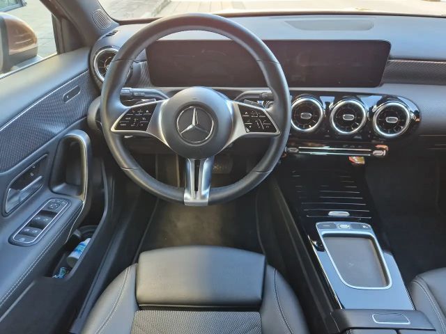 Mercedes-Benz A 180 A 180 Aut. Neuwertig-LED-NAVI-Teilleder-Rosegold!