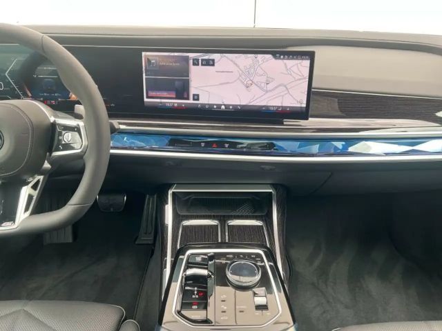 BMW 740 740d 740e M-Sport Sedan xDrive