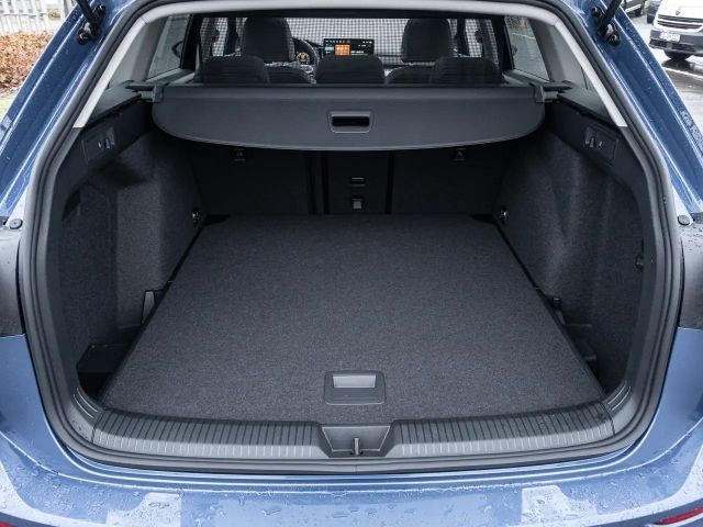 Volkswagen Golf 1.5 eTSI DSG Life Variant