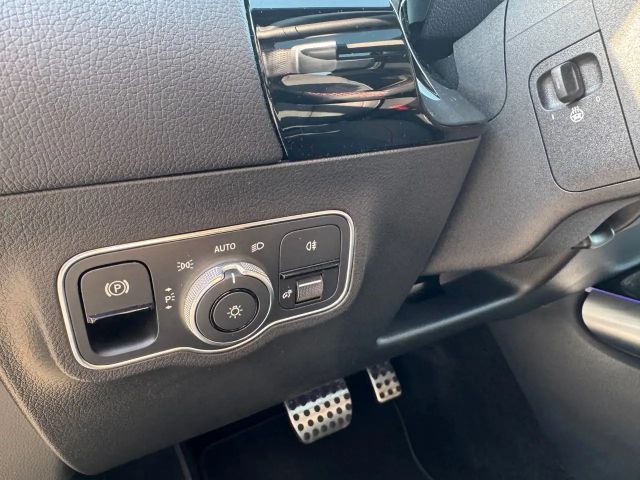 Mercedes-Benz GLA 200 AMG Line