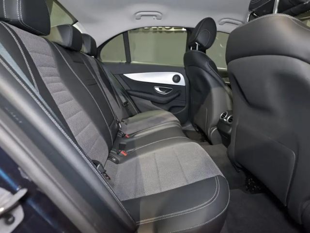 Mercedes-Benz E 220 AVANTGARDE E 220 d Sedan