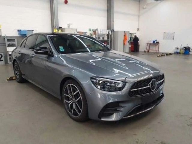 Mercedes-Benz E 220 AMG Line E 220 d Sedan