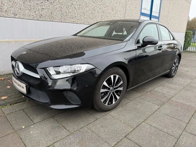 Mercedes-Benz A 180 A 180 d