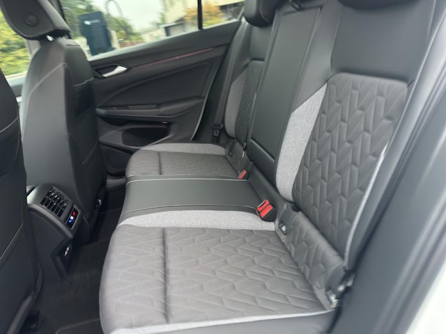 Volkswagen Golf Info Paket ,, Discover,,RFK,Panorama Dach,GJR,LM-Felgen,App Connect, uvm