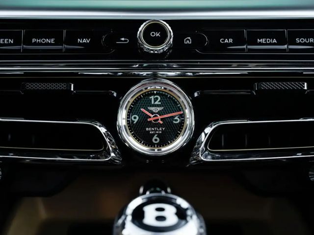 Bentley Flying Spur V8