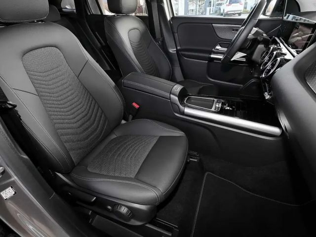 Mercedes-Benz GLA 180 KAMERA+SPURHALTE+CARPLAY+MBUX+LED+18"