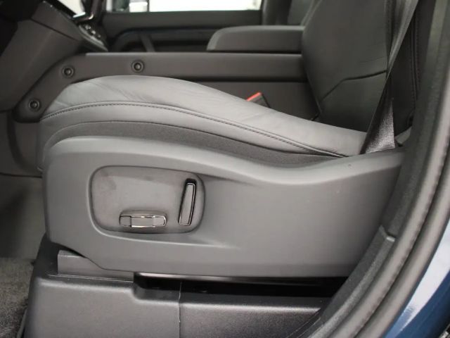 Land Rover Defender 110