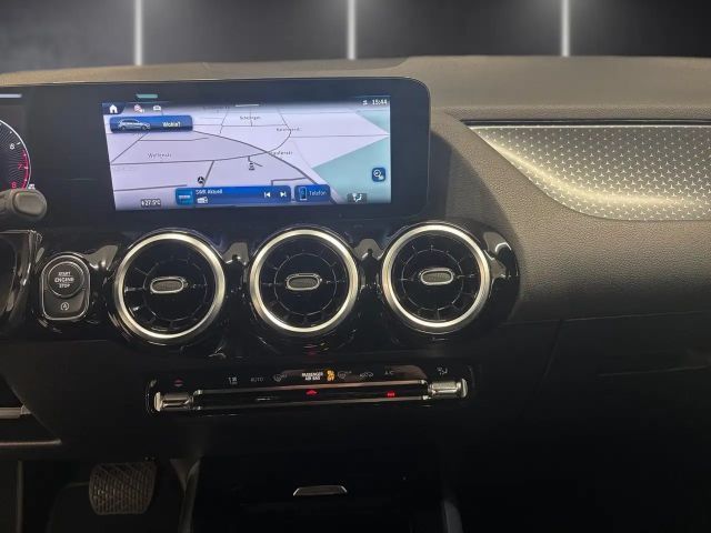 Mercedes-Benz B 200 Progressive Sedan