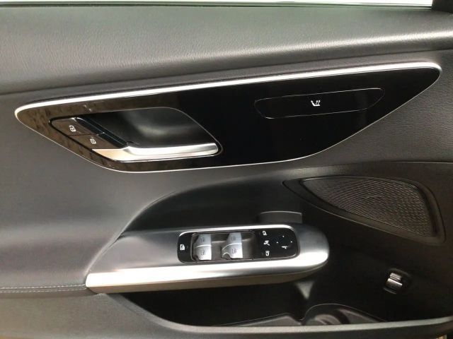 Mercedes-Benz C 200 AVANTGARDE Sedan