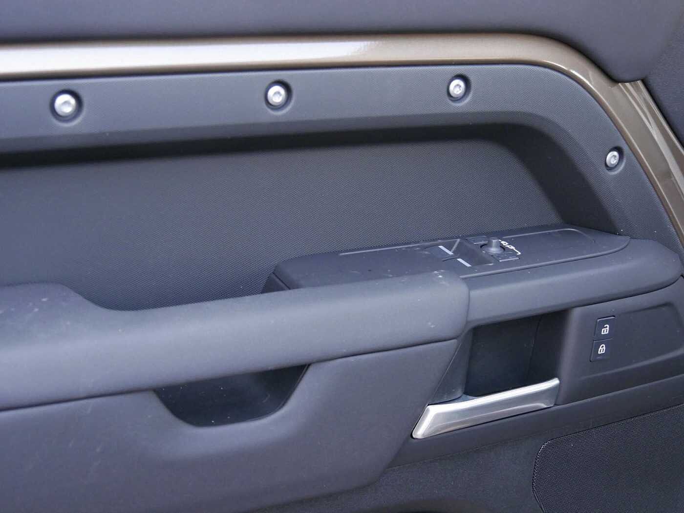 Land Rover Defender 90 S