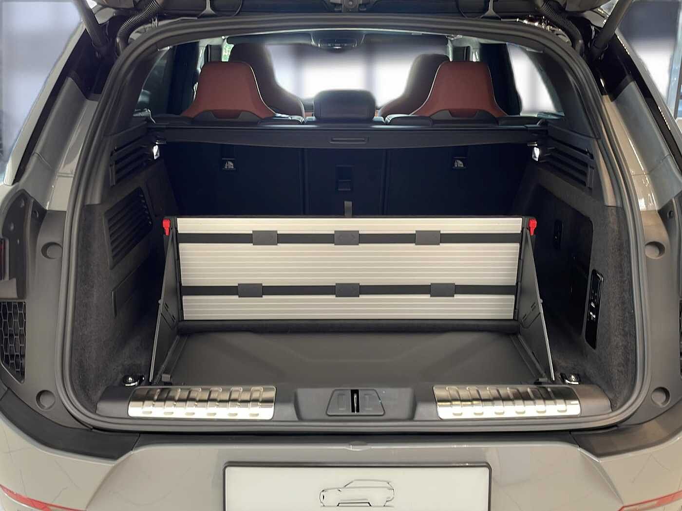 Land Rover Range Rover Sport P635 SV