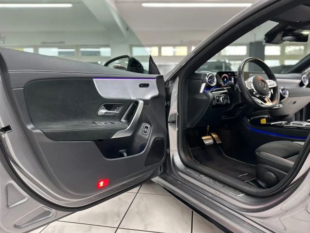 Mercedes-Benz CLA 200 AMG Line Sedan
