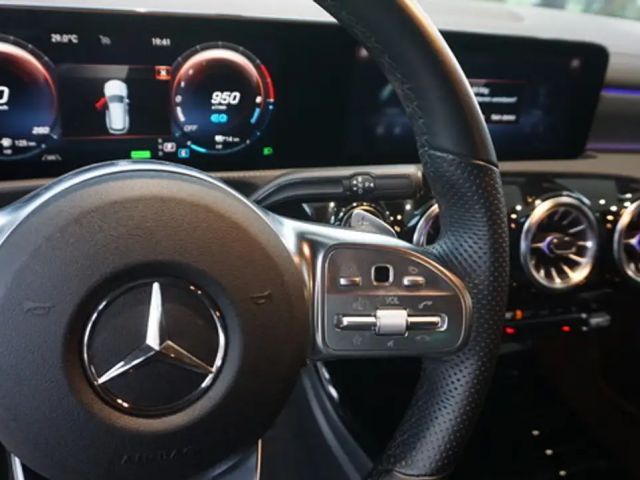 Mercedes-Benz CLA 250 AUTOMATIK+LEDER+NAVI+LED+DIGITALER TACHO