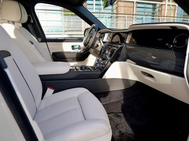 Rolls-Royce Cullinan Cullian Black Badge 2026  4 Seats I star headliner