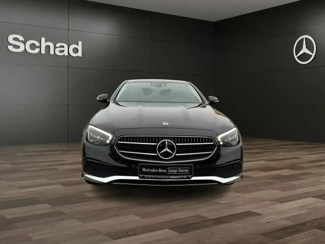 Mercedes-Benz E 200 AVANTGARDE Sedan