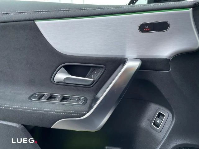 Mercedes-Benz A 250 A 250 e AMG Line