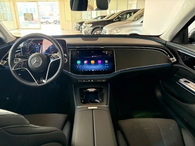 Mercedes-Benz E 200 AVANTGARDE Sedan