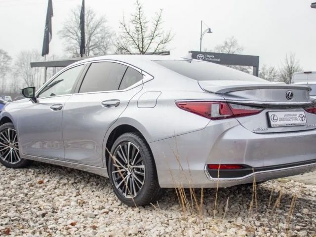 Lexus ES Business Line